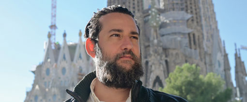 Manolo Mantero standing in front of a large cathedral