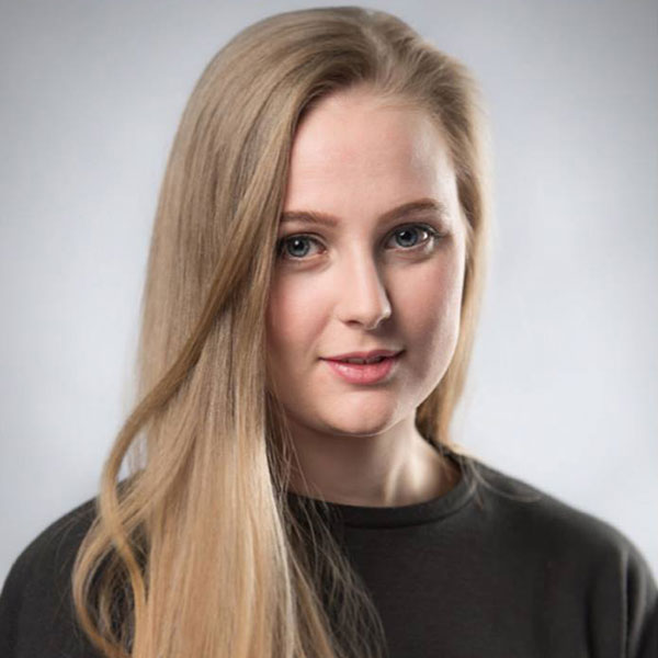 WLVGRAD: KELLIE MAKES A SONG AND DANCE ABOUT GRADUATING