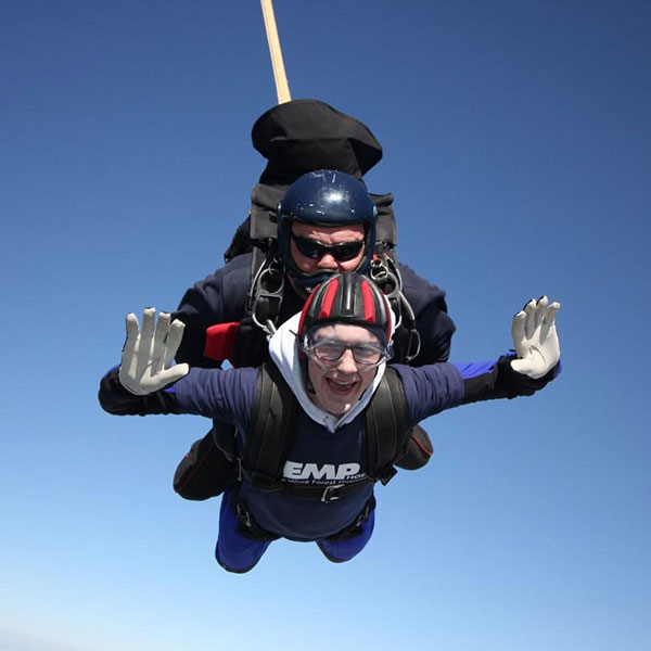 Harry skydives for KEMP Hospice