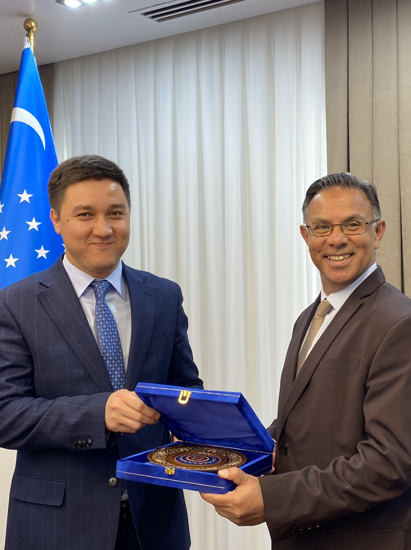 A picture of the Vice-Chancellor signing an agreement with a university in Uzbekistan