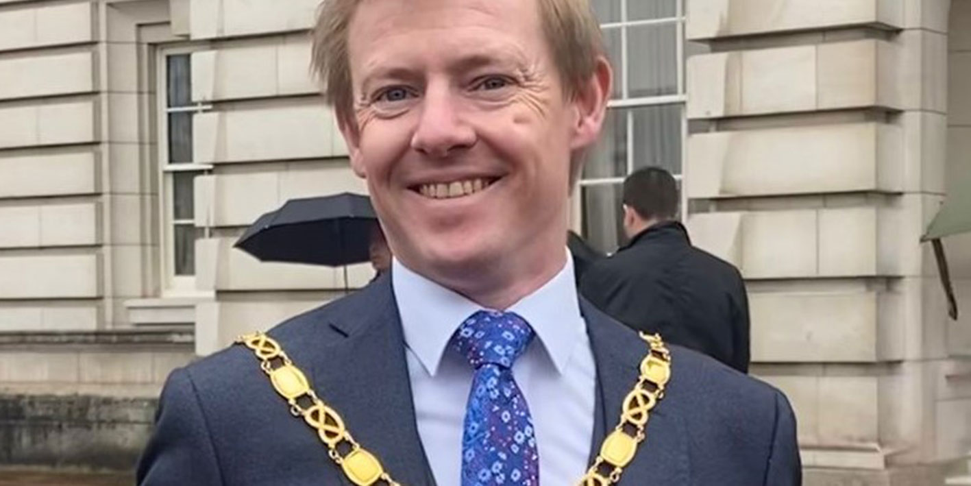 A portrait of teacher Daniel Kinsey with his official council chains on