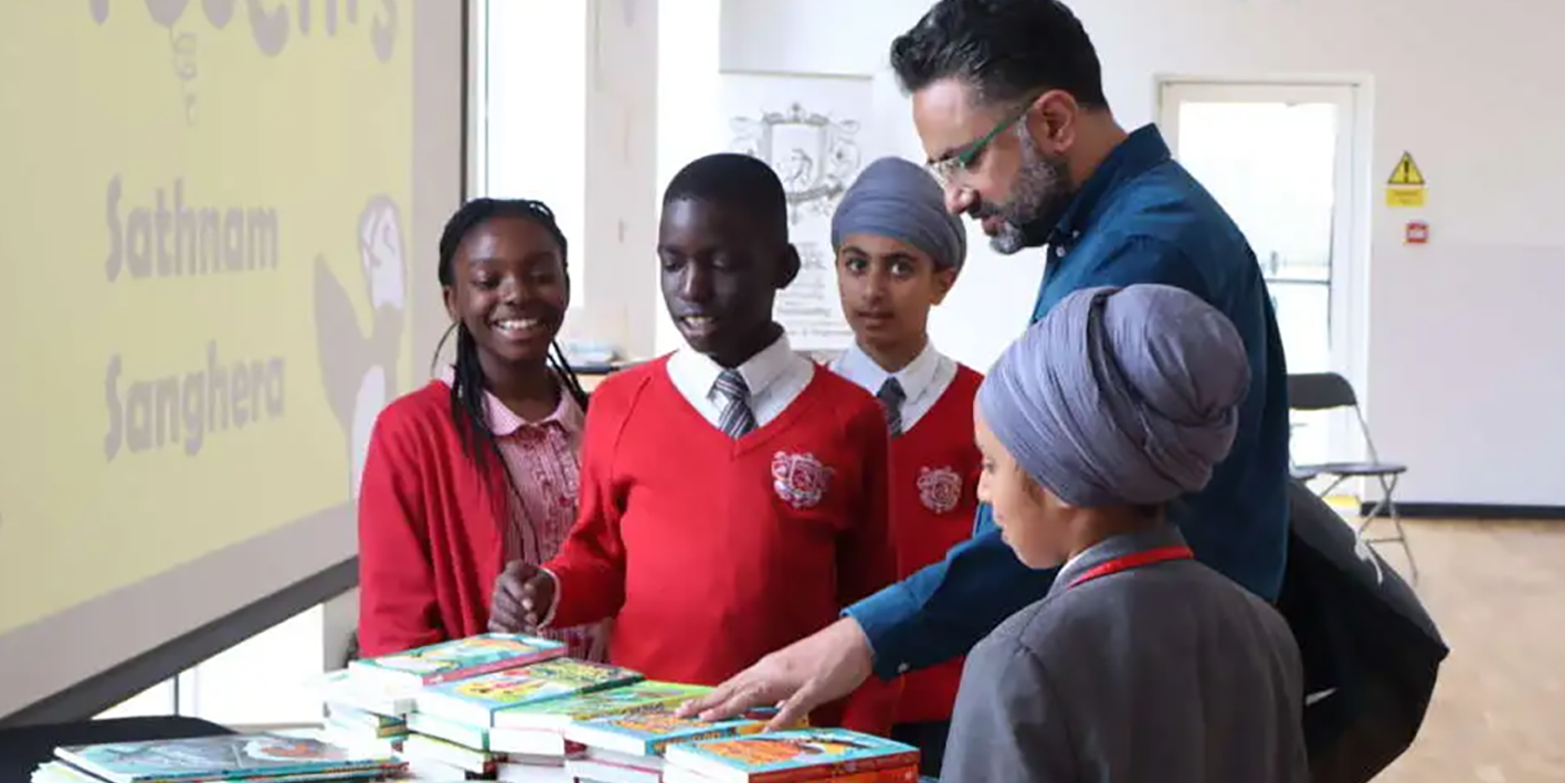 Group of school children at the Bookmark volunteer reading programme
