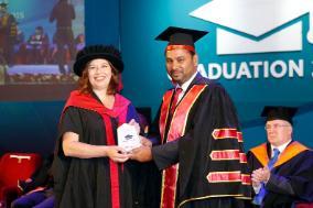 Deputy Vice-Chancellor Dr Anthea Gregory with M M Abdul Rahman Chairman of The British College of Applied Studies (BCAS) in Sri Lanka 