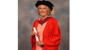 Vice Chancellor, Professor Caroline Gipps receives an honorary award