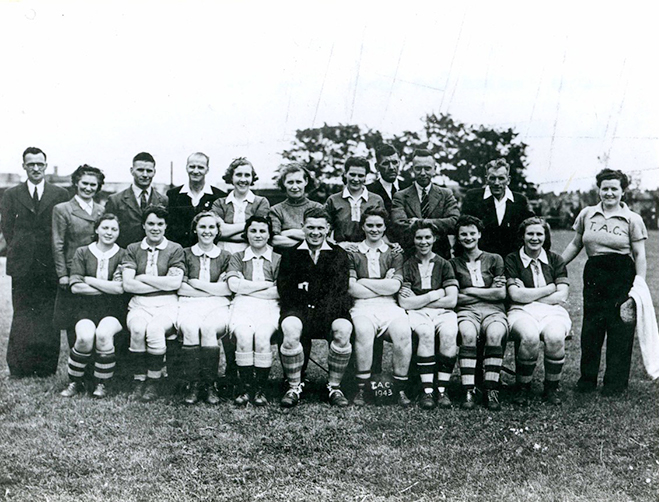The victorious Turner’s Asbestos Company (Red) team meet the referee, Charlton Athletic centre-half John Oakes. Park View, Belvedere, 22 May 1943 Source: Bexley Local Studies Archives