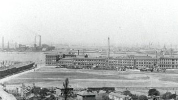 Siemens Factory, Charlton – Circa 1905, with Siemens Meadow, Charlton’s first ground at the front. Source: Greenwich Heritage Trust