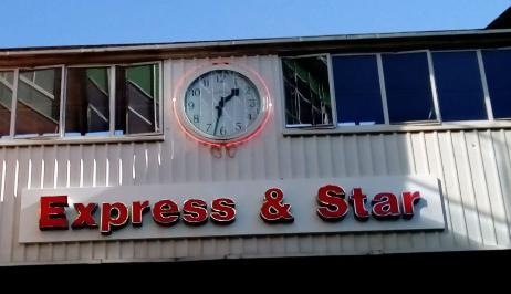 Express and Star clock 920