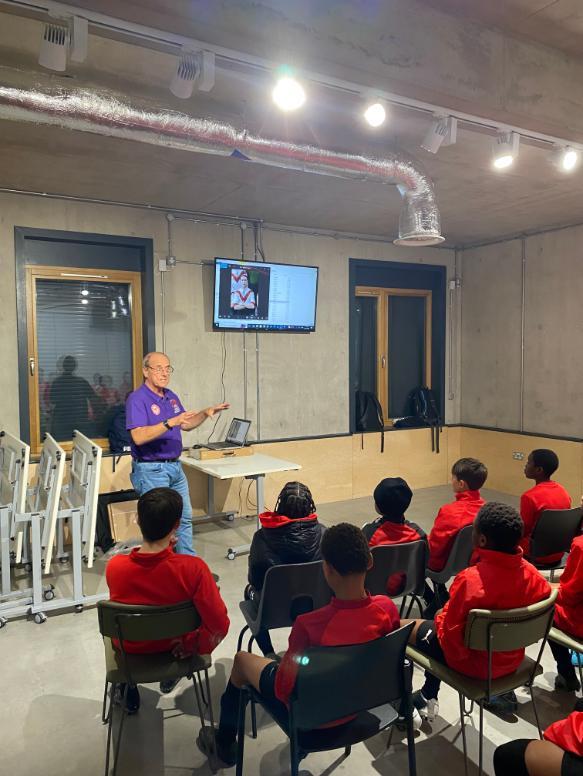 Stephen Jenkins Presenting to the Leyton Orient U11-12 Side