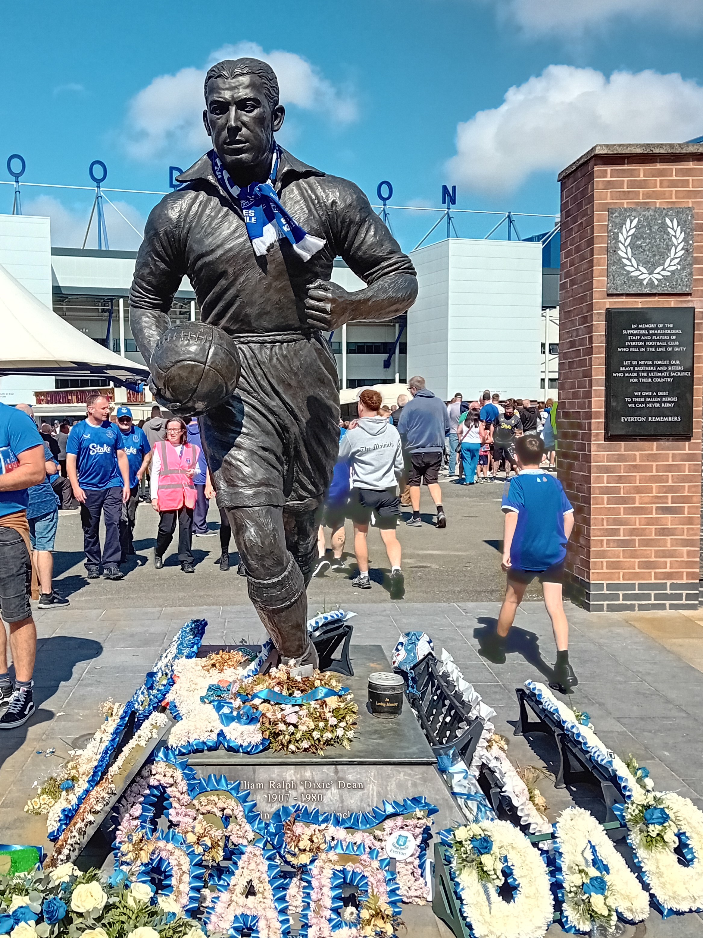 Dixie Dean Statue