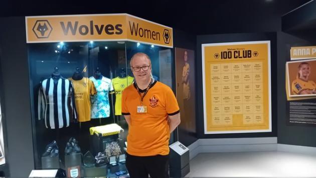 Peter Crump - Wolves During World War Two