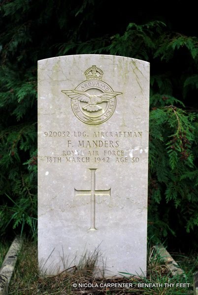 Frank Manders Headstone